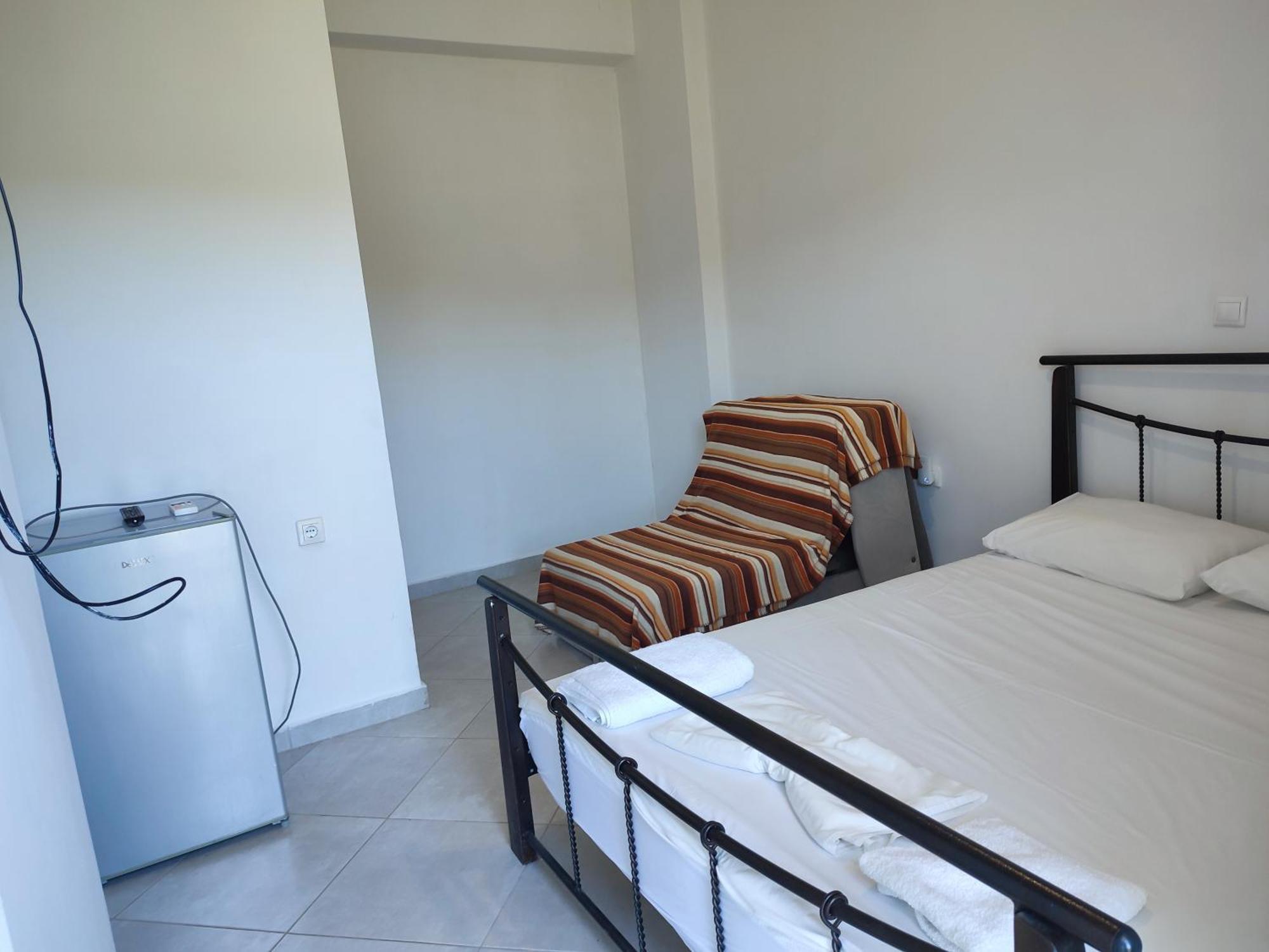 Petros Rooms Himare Room photo